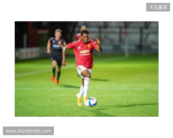 陕西联合官宣：27岁瑞典籍身高1米85中场伊兰杜斯特正式加盟球队